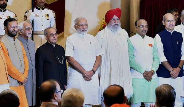 64 से 83 हो गए मंत्री, यानी सासू छोटी और बहू बड़ी? 64 से 83 हो गए मंत्री, यानी सासू छोटी और बहू बड़ी?