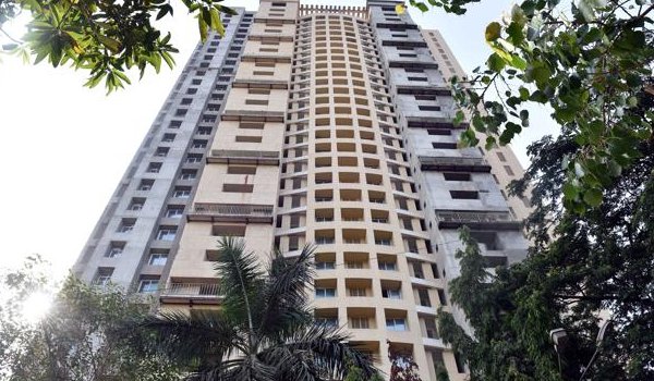 सुप्रीम कोर्ट ने मुंबई की आदर्श सोसायटी गिराने पर लगाई रोक सुप्रीम कोर्ट ने मुंबई की आदर्श सोसायटी गिराने पर लगाई रोक