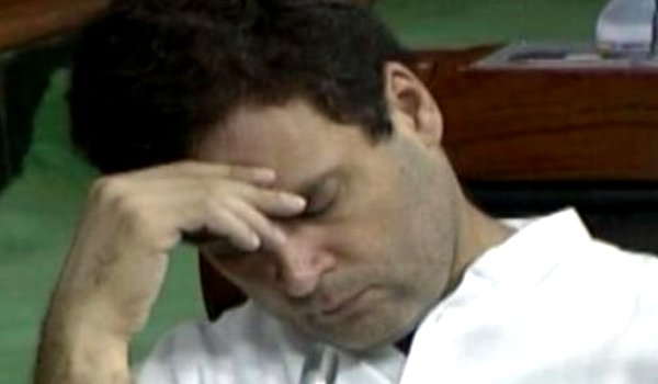 संसद में बहस के दौरान फिर सोते रहे राहुल गांधी