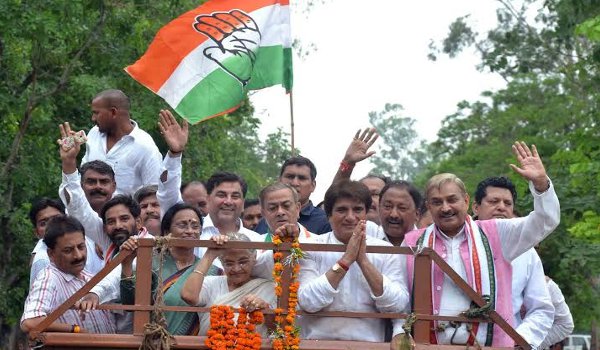 अरसे बाद लखनऊ में दिखी कांग्रेस, रोड शो के दौरान राजबब्बर ने दिखाई ताकत