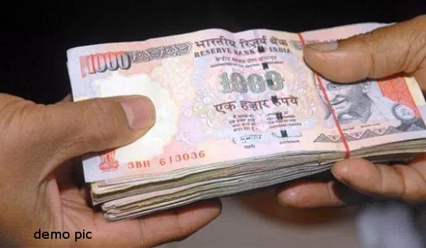 पाली : 10,000 रुपए की रिश्वत लेते कांस्टेबल अरेस्ट पाली : 10,000 रुपए की रिश्वत लेते कांस्टेबल अरेस्ट