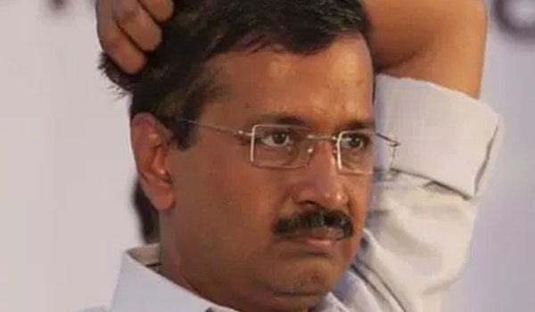 दिल्ली सरकार-केंद्र की लड़ाई पर सुप्रीम कोर्ट का सुनवाई से इंकार