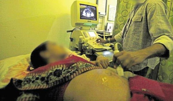 उदयपुर से अहमदाबाद ले जाकर गर्भ में लिंग जांच करवाने वाला गिरोह पकड़ा