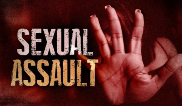 युवती को झांसे में लेकर बेटे से करवाया यौन शोषण युवती को झांसे में लेकर बेटे से करवाया यौन शोषण