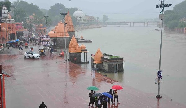 झमाझम बारिश से शिप्रा उफान पर, 24 घण्टे में 3 इंच बारिश झमाझम बारिश से शिप्रा उफान पर, 24 घण्टे में 3 इंच बारिश