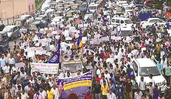 दलित युवक की मौत : PSI के खिलाफ हत्या का केस दर्ज दलित युवक की मौत : PSI के खिलाफ हत्या का केस दर्ज