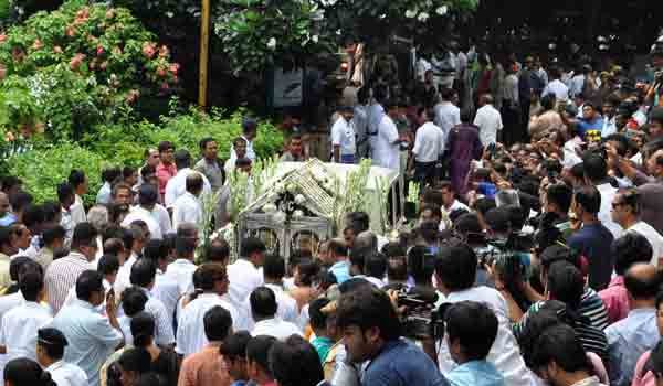 राजकीय सम्मान के साथ हुआ महाश्वेता का अंतिम संस्कार