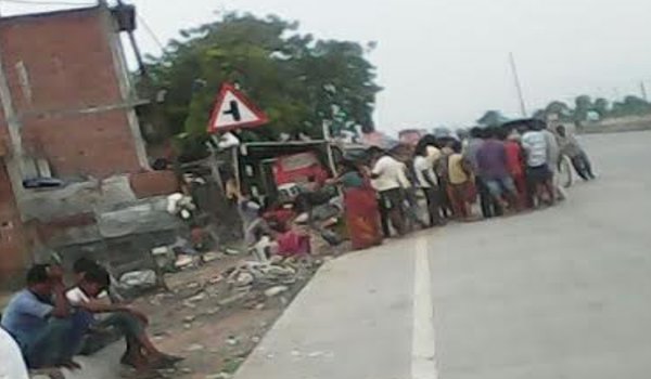 काल बनकर आए कंटेनर ने निगल ली चार जिंदगी काल बनकर आए कंटेनर ने निगल ली चार जिंदगी