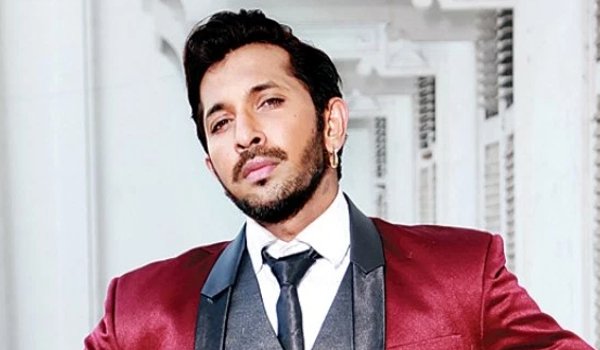 टेरेंस लेविस ने शादीशुदा जोड़े के तनावपूर्ण रिश्ते पर लिखी पटकथा टेरेंस लेविस ने शादीशुदा जोड़े के तनावपूर्ण रिश्ते पर लिखी पटकथा