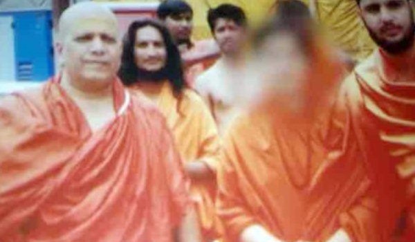 स्वामी रसानंद की शिष्या तेजेन्द्र जीत कौर ने पत्नी होने का दावा किया स्वामी रसानंद की शिष्या तेजेन्द्र जीत कौर ने पत्नी होने का दावा किया
