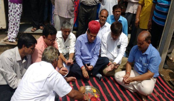 अजमेर पुलिस लाइन चौराहे पर ब्लाक कार्य का उदघाटन अजमेर पुलिस लाइन चौराहे पर ब्लाक कार्य का उदघाटन