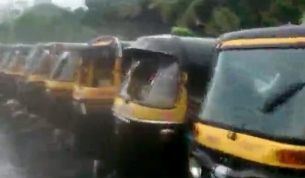 मुंबई : गोरेगांव में 70 ऑटो रिक्शा तोड़ने वाला अरेस्ट मुंबई : गोरेगांव में 70 ऑटो रिक्शा तोड़ने वाला अरेस्ट