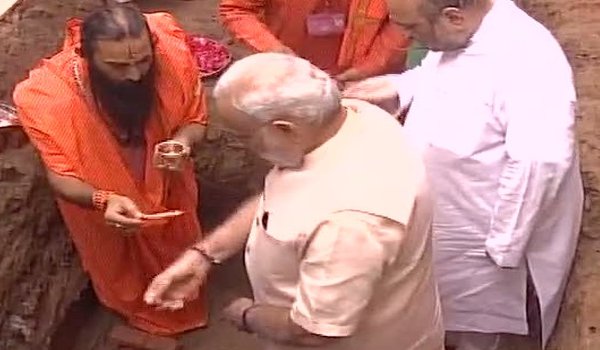 पीएम मोदी ने भाजपा के नए कार्यालय की आधारशिला रखी पीएम मोदी ने भाजपा के नए कार्यालय की आधारशिला रखी