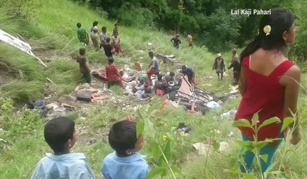 नेपाल: बस हादसे में 33 लोगों की मौत, 28 लोग घायल नेपाल: बस हादसे में 33 लोगों की मौत, 28 लोग घायल