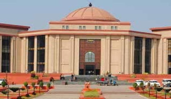 छत्तीसगढ़ हाईकोर्ट का ऐतिहासिक फैसला : कई आला अफसरों की छिन सकती है नौकरी छत्तीसगढ़ हाईकोर्ट का ऐतिहासिक फैसला : कई आला अफसरों की छिन सकती है नौकरी