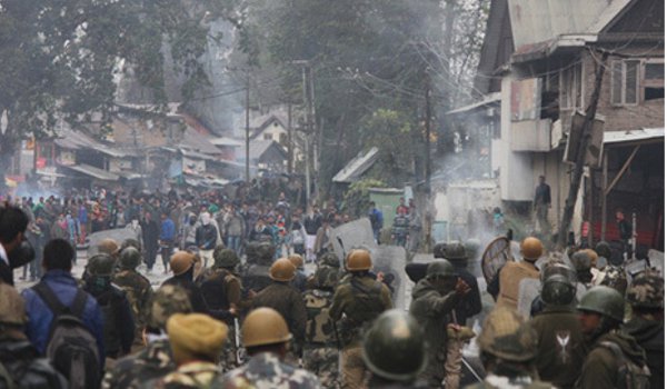  protests Clash in Anantnag, four injured including 3 CRPF jawans 