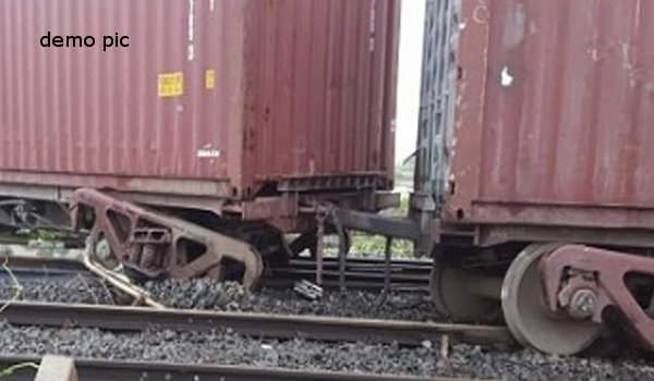 नागपुर मार्ग पर मालगाड़ी पटरी से उतरी, कई ट्रेनें रद्द