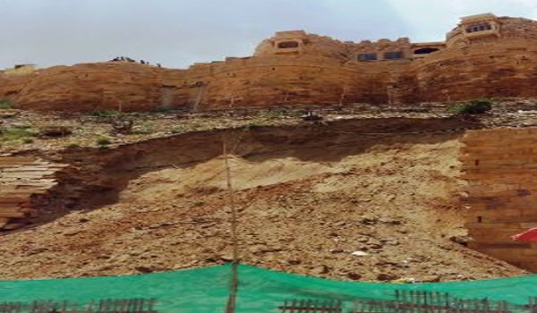 यूनेस्को विश्व धरोहर में शामिल जैसलमेर के ऐतिहासिक सोनार दुर्ग की दीवार ढही