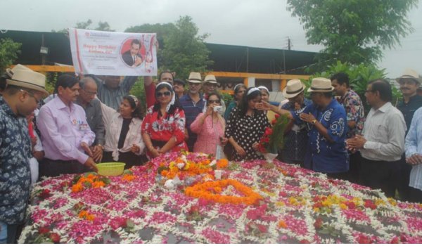 खंडवा में किशोर कुमार को सुरमयी गीतों से दी श्रद्धांजलि खंडवा में किशोर कुमार को सुरमयी गीतों से दी श्रद्धांजलि