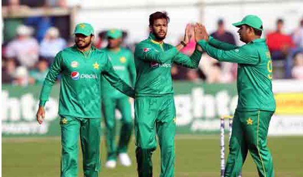 पाकिस्तान ने आयरलैंड को पहले एकदिवसीय में 255 रनों से हराया