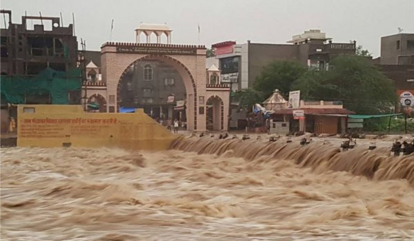 भारी बारिश से राजस्थान के पाली, जालोर, चित्तोड और भीलवाडा में हालात बिगड़े
