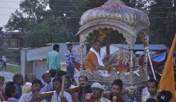 अयोध्या का सावन झूला मेला शुरू, शोभायात्रा में उमड़े श्रद्धालु अयोध्या का सावन झूला मेला शुरू, शोभायात्रा में उमड़े श्रद्धालु