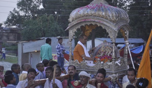 अयोध्या का सावन झूला मेला शुरू, शोभायात्रा में उमड़े श्रद्धालु