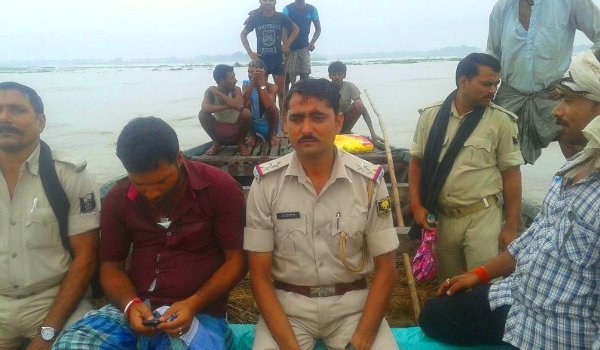 पटना में गंगा ने तोड़ा 22 वर्ष का रिकार्ड, छपरा में सरयू के उफान से रेल-सड़क बंद