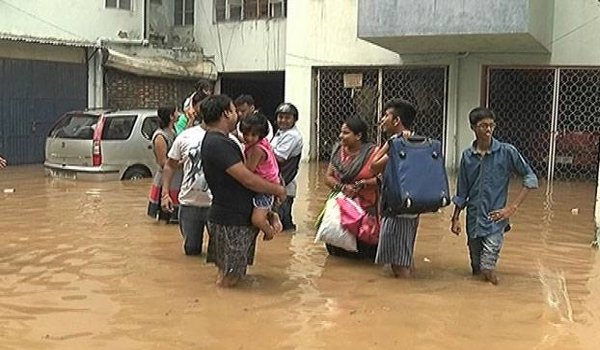 flood threat looms over patna as ganga continues to swell 