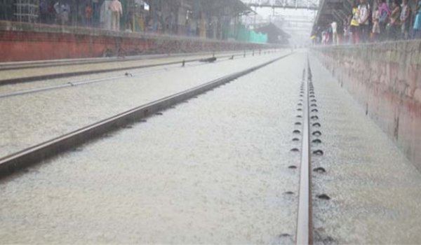 भारी बारिश से राजस्थान में कई ट्रेन रद्द, कई के रुट बदले