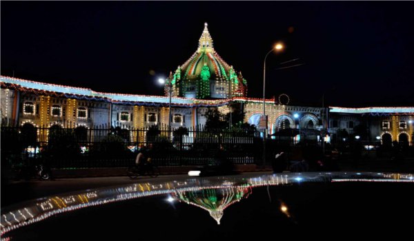 स्वतंत्रता दिवस की पूर्व संध्या पर तिरंगे में नहाया उत्तर प्रदेश विधान सभा भवन स्वतंत्रता दिवस की पूर्व संध्या पर तिरंगे में नहाया उत्तर प्रदेश विधान सभा भवन