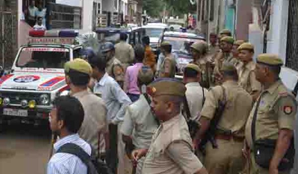 राष्ट्रगान पर बैन लगाने वाला स्कूल प्रबंधक अरेस्ट, क्षेत्र में तनाव राष्ट्रगान पर बैन लगाने वाला स्कूल प्रबंधक अरेस्ट, क्षेत्र में तनाव