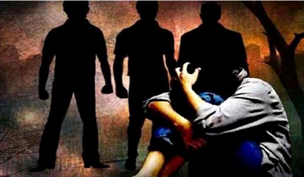 चंडीगढ़ में नाबालिग गर्ल से 6 नाबालिग लड़कों ने किया गैंगरेप चंडीगढ़ में नाबालिग गर्ल से 6 नाबालिग लड़कों ने किया गैंगरेप