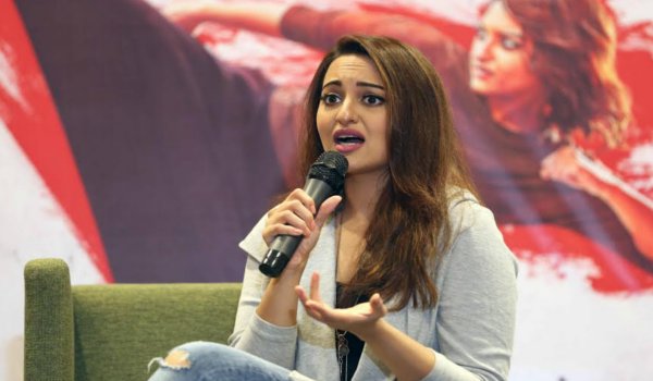 पूरे भारत को होना चाहिए बेटियों पर नाज : सोनाक्षी सिन्हा पूरे भारत को होना चाहिए बेटियों पर नाज : सोनाक्षी सिन्हा