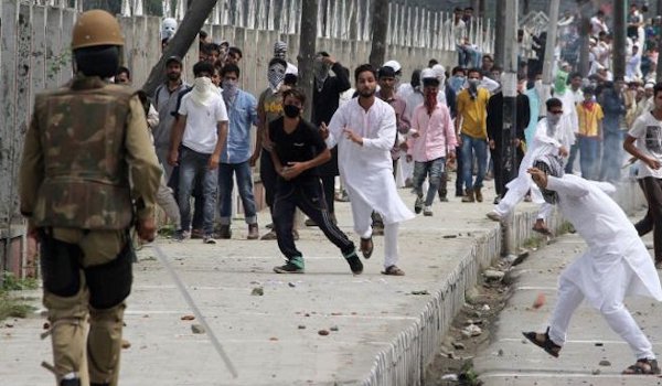 कश्मीर में ताजा हिंसक प्रदर्शनों में 5 लोगों की मौत