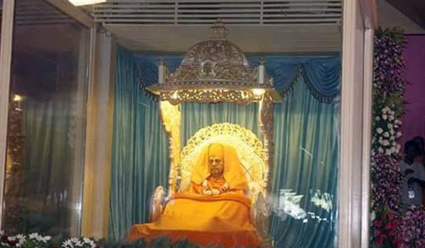 Swami Maharaj cremated in ahmedabad