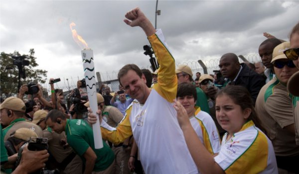 रियो पहुंची ओलंपिक मशाल,शहरवासियों में खुशी की लहर