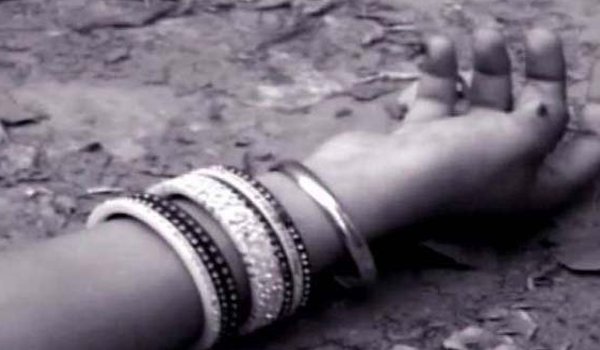 भाभी से बने अवैध सबंध, पत्नी की हत्या कर शव तालाब में फेका भाभी से बने अवैध सबंध, पत्नी की हत्या कर शव तालाब में फेका