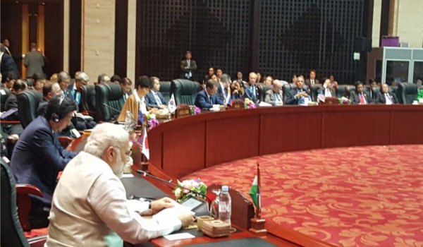 पीएम का दक्षिण चीन सागर पर कड़ा संदेश : धमकी या बल से विवाद नहीं सुलझता पीएम का दक्षिण चीन सागर पर कड़ा संदेश : धमकी या बल से विवाद नहीं सुलझता