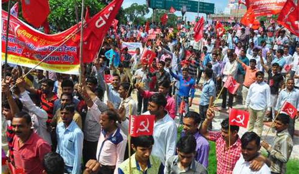 केन्द्रीय श्रमिक संगठनों की हड़ताल का सबसे बड़ा असर बैंक कामकाज पर