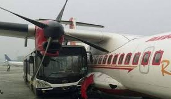 डेढ़ साल में 6 विमान हादसे टले, पायलट ने बचाई 475 यात्रियों की जान
