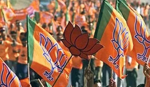 अंतिम संस्कार की कथित अव्यवस्थाओं को लेकर भाजपा के विरोध में उतरी भाजपा! अंतिम संस्कार की कथित अव्यवस्थाओं को लेकर भाजपा के विरोध में उतरी भाजपा!