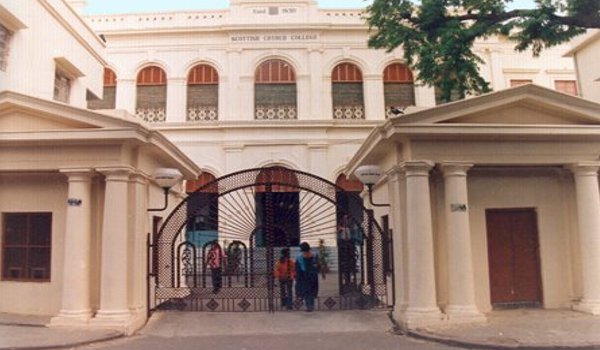 ऐसा चर्च जिसके भीतर हैं एक मस्जिद ऐसा चर्च जिसके भीतर हैं एक मस्जिद