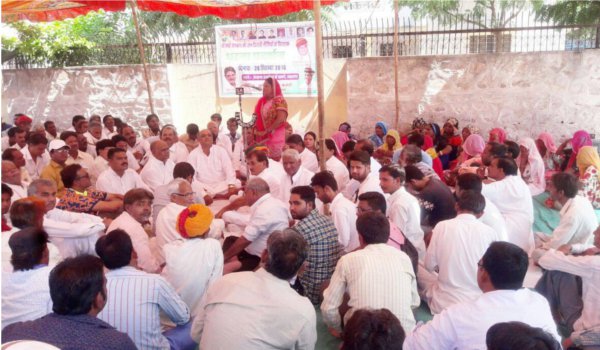 बिजली की बढी दरों को लेकर कांग्रेस का धरना, विरोध प्रदर्शन बिजली की बढी दरों को लेकर कांग्रेस का धरना, विरोध प्रदर्शन