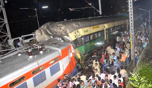 कटक ट्रेन दुर्घटना में मरने वालों की संख्या 2 हुई, ट्रेक पर यातायात बहाल