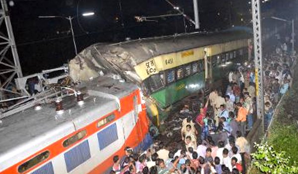 कटक ट्रेन दुर्घटना में मरने वालों की संख्या 2 हुई, ट्रेक पर यातायात बहाल कटक ट्रेन दुर्घटना में मरने वालों की संख्या 2 हुई, ट्रेक पर यातायात बहाल