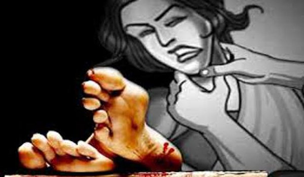 चरित्र पर शक के चलते पति ने की पत्नी की हत्या