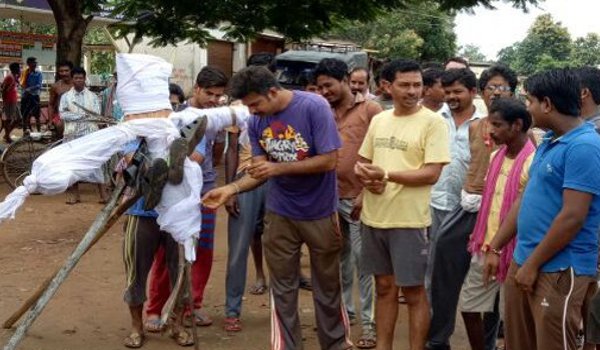 हिन्दुओं की आराध्य देवी मां दुर्गा को बताया वैश्या, बस्तर में मचा बवाल