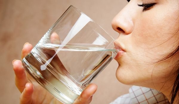 drinking water before or after food? a wrong habit : Ayurveda proof