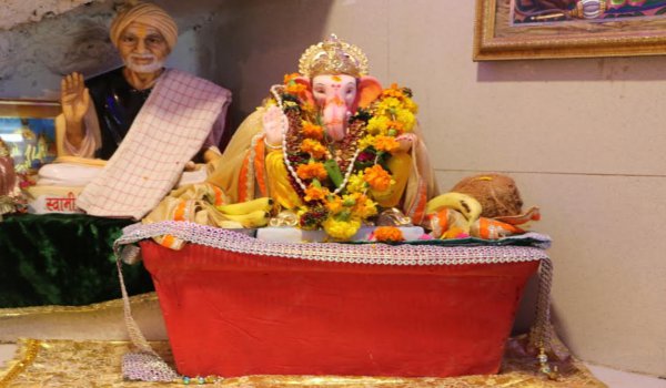 गमले में विराजे मिट्टी गणेश, गमले में ही होगा विर्सजन गमले में विराजे मिट्टी गणेश, गमले में ही होगा विर्सजन